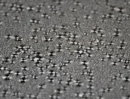 Nhà sản xuất ván phủ màu: Ván phủ màu bông tuyết dùng để trang trí được lăn chuẩn xác ra khỏi dây chuyền sản xuất